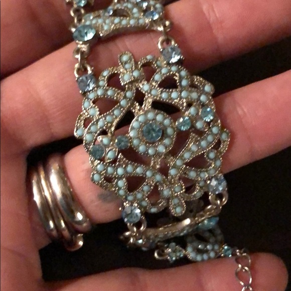 Beautiful turquoise and silver tone bracelet. - Picture 4 of 4